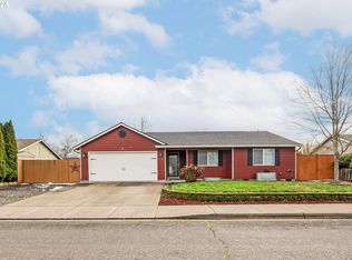 870 Arrow Leaf Ave, Harrisburg, OR 97446