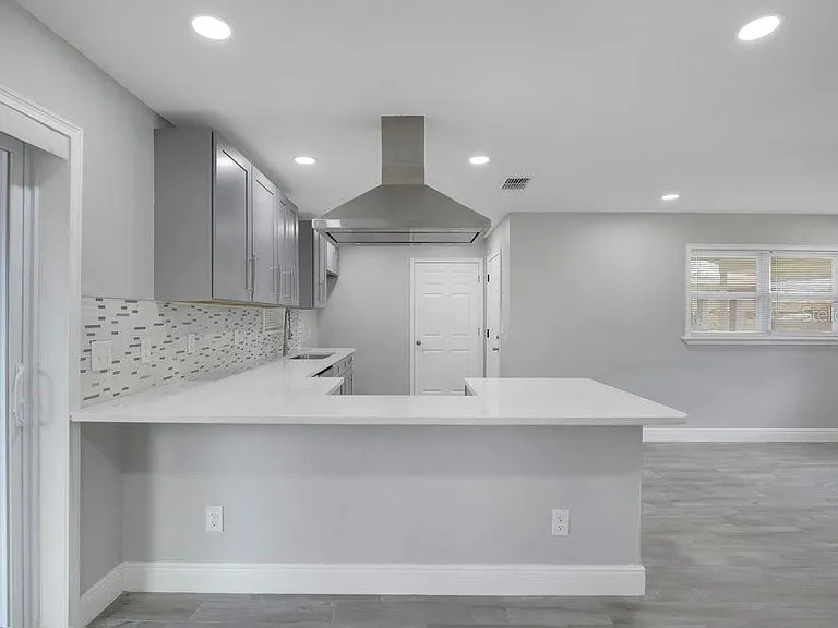 2115 Messina Ave — Photo 9