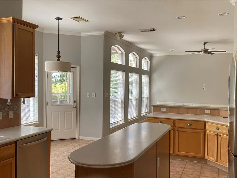 8419 Sea Ash Cir — Photo 4