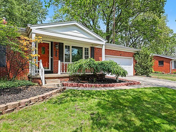 2nd image of 1184 Oakmont Dr
