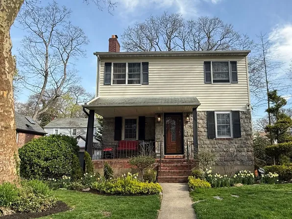 20 Mayfair Ct, Freeport, NY 11520