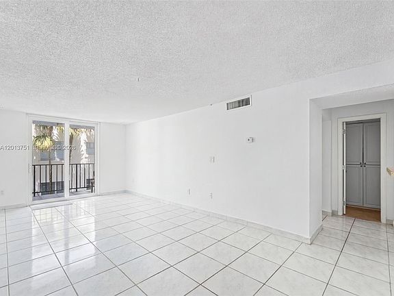4th image of 720 Collins Ave APT 204