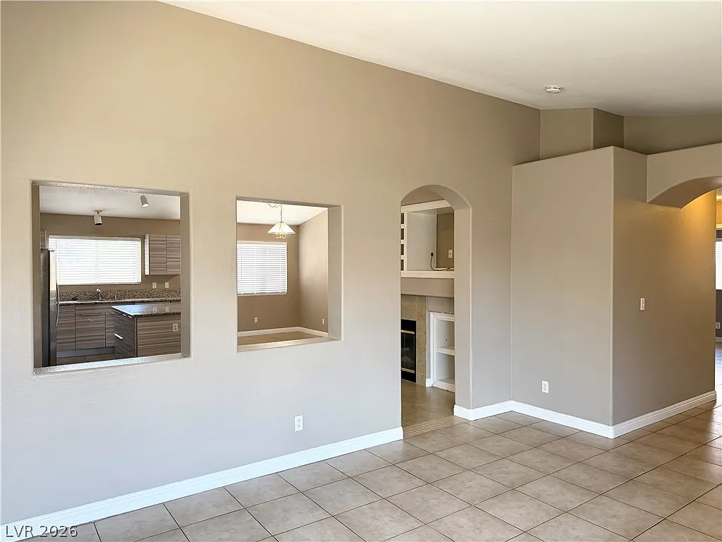 3 bed, 2.0 bath, 1898 sqft, $1,950 — Photo 3