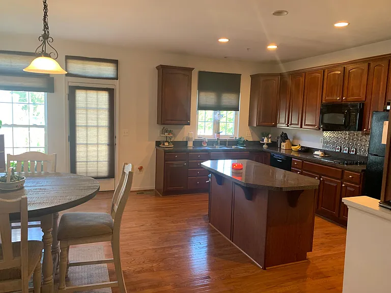 300 Dixon St #303 — Photo 11