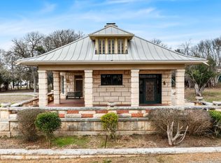 506 2nd St, Comfort, TX 78013
