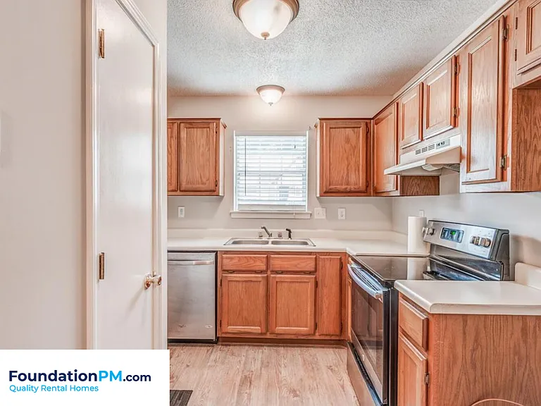 2223 Curbertson St — Photo 3