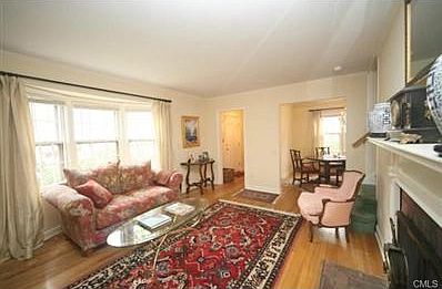 4th image of 64 Meadowpark Ave E