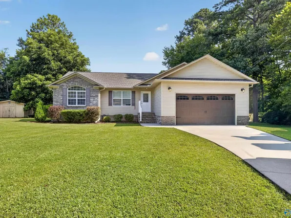 204 Mountain Lake Cir, Rainbow City, AL 35906