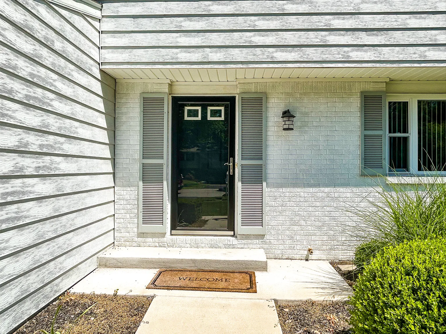 3 bed, 1.5 bath, 1304 sqft, $2,300 — Photo 4