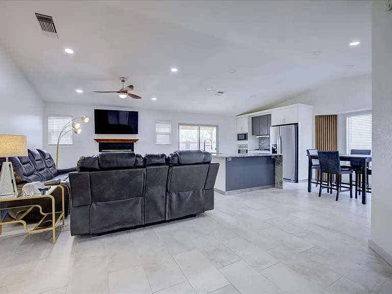 5501 N Lazybrook Pl — Photo 4