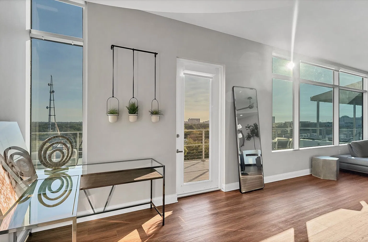 2 bed, 1644 sqft, $5,799 — Photo 3