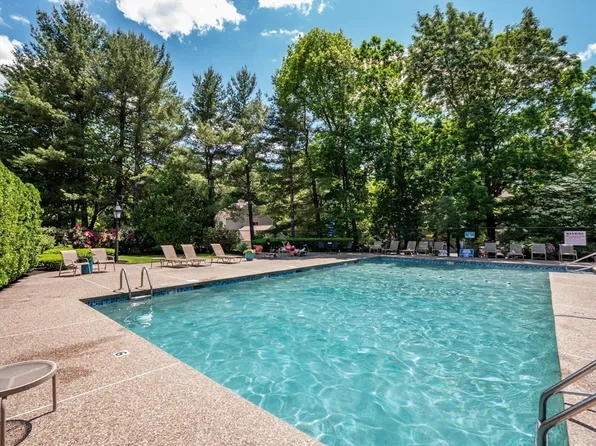 770 Salisbury St #330, Worcester, MA 01609