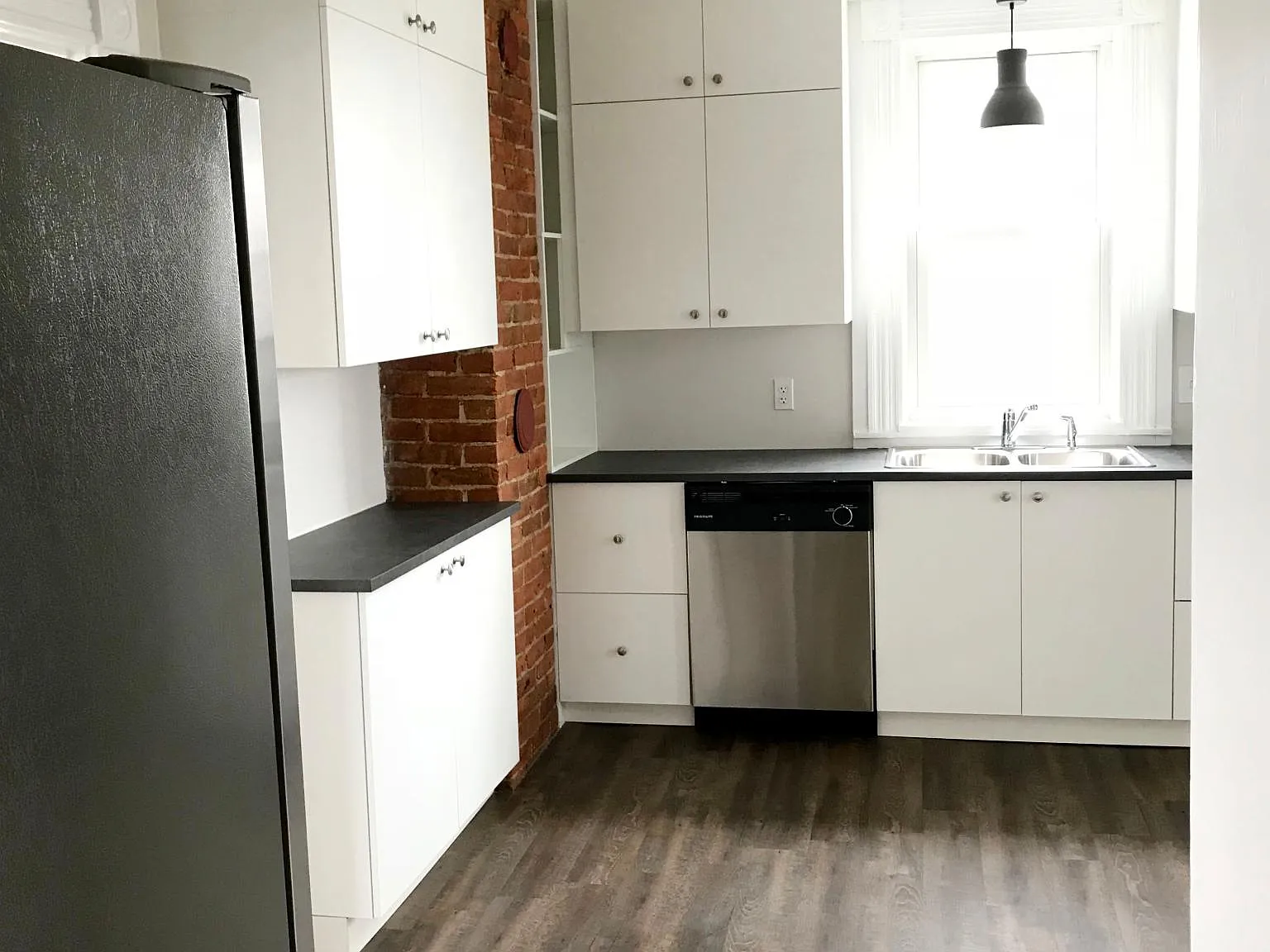 2 bed, 1000 sqft, $1,400 — Photo 3