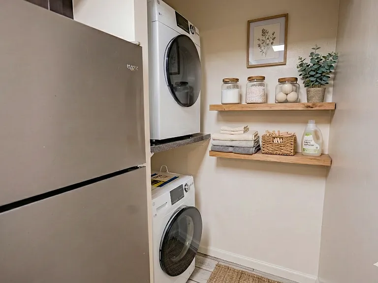 Woodmere 1 Bed Laundry Woodmere 1 Bed Laundry