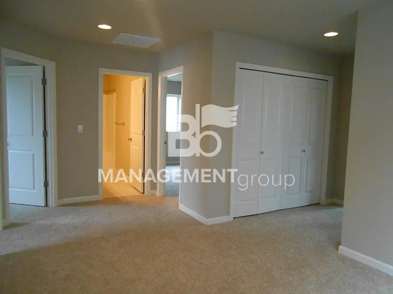 7084 NW Abigail Ter — Photo 12