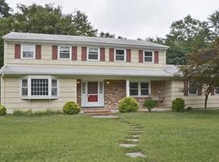 3 Schoolview Dr, Morris Plains, NJ 07950