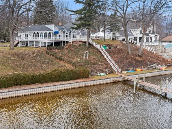 17784 W Spring Lake Rd, Spring Lake, MI 49456