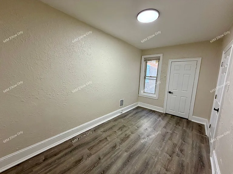826 State St — Photo 8