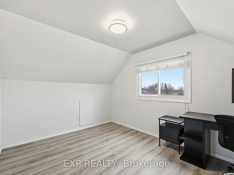 70 Whyte Ave N — Photo 33