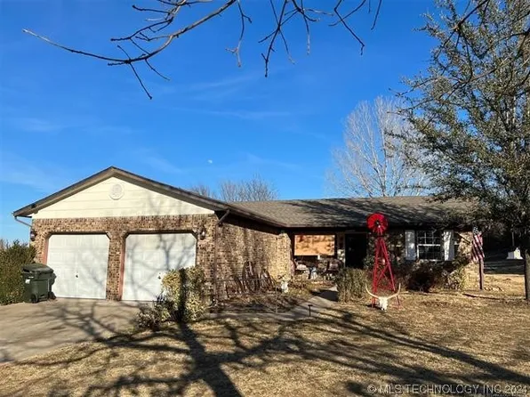 621 S 12th St, Hartshorne, OK 74547