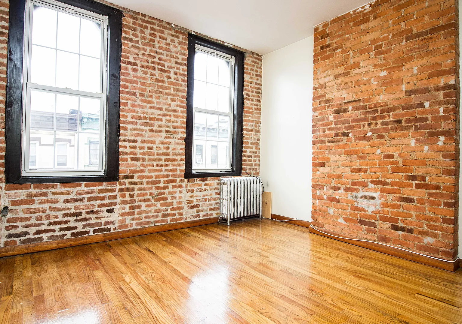 840 Hart Street — Photo 4
