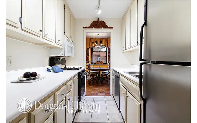 Sold by Douglas Elliman | media 27