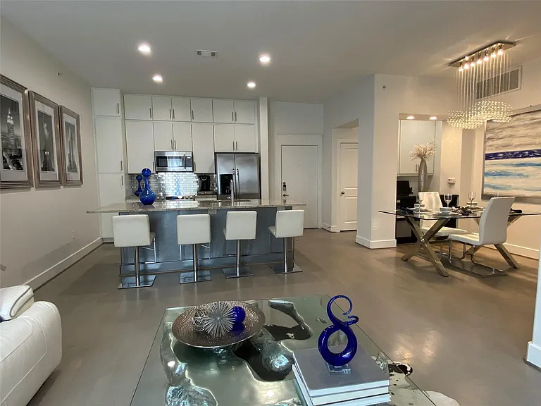 1901 Post Oak Blvd #3503 — Photo 28