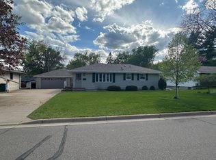 942 Rice Creek Ter NE, Fridley, MN 55432