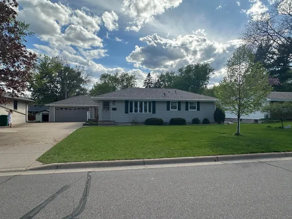 942 Rice Creek Ter NE, Fridley, MN 55432