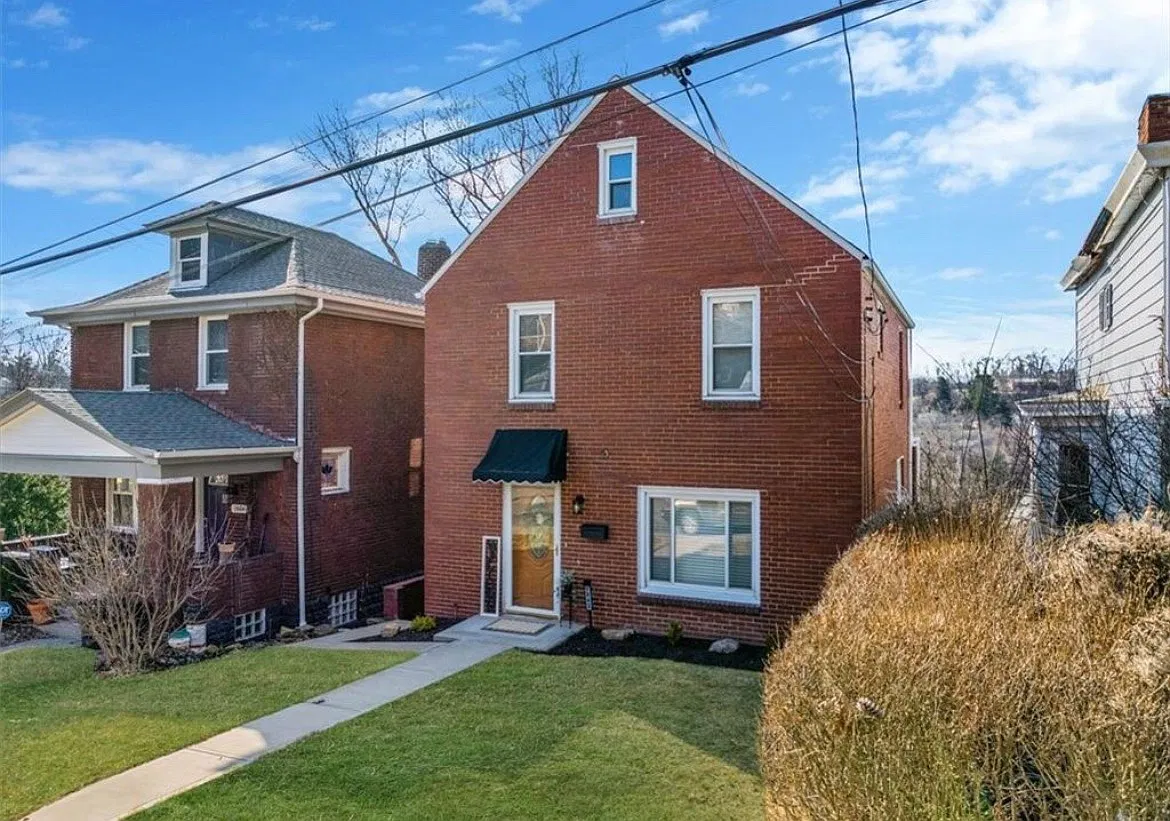 3 bed, 1.5 bath, 1320 sqft, $1,580 — Photo 1
