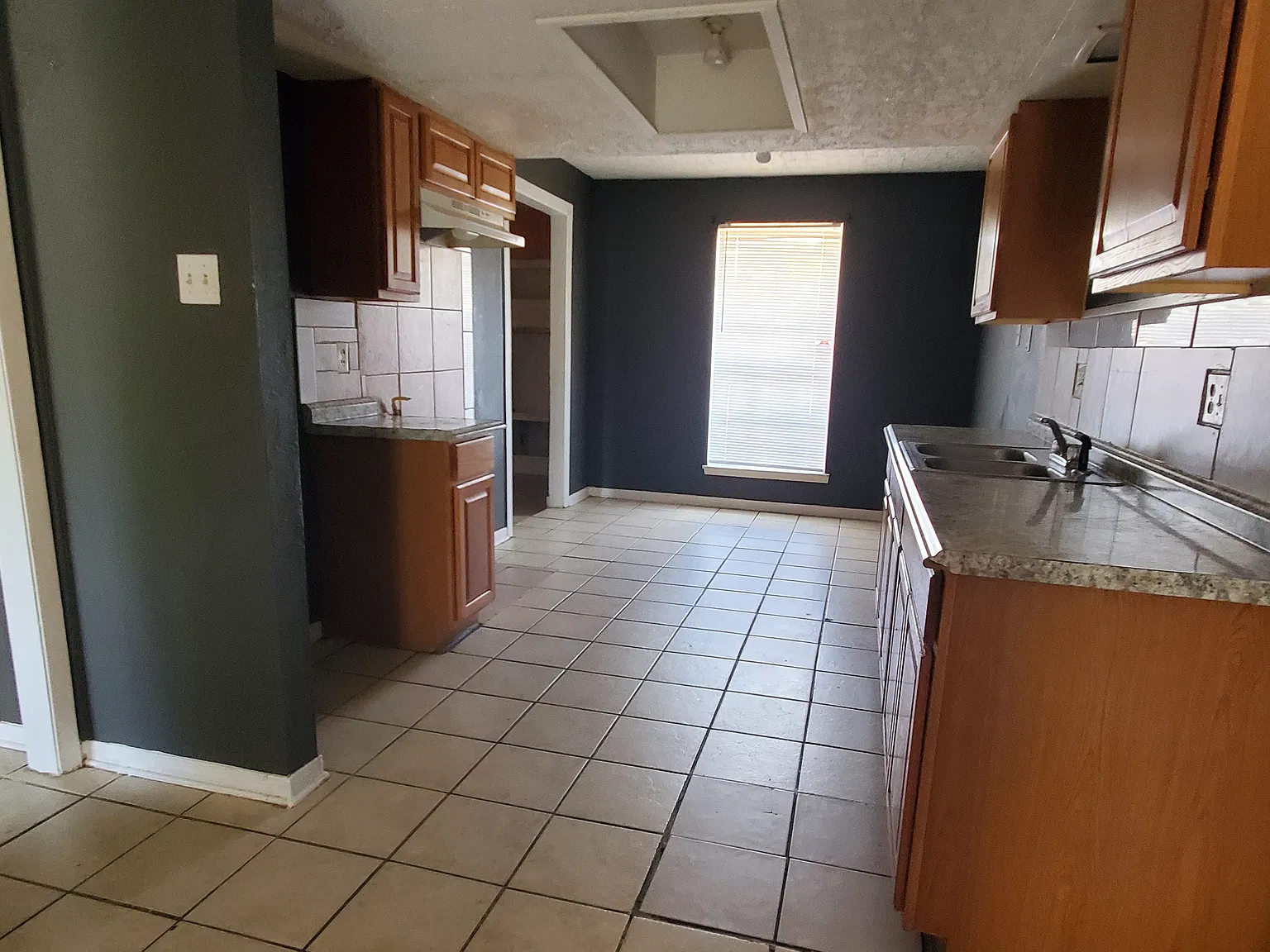 4 bed, 1.5 bath, 1281 sqft, $1,550 — Photo 4