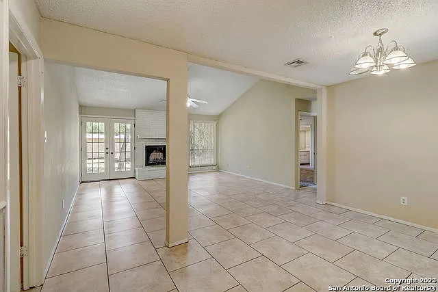 3 bed, 2.0 bath, 1342 sqft, $1,795 — Photo 3