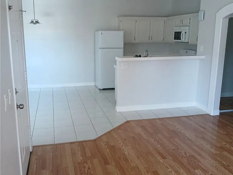 2201 Ramsgate Dr #426 — Photo 2