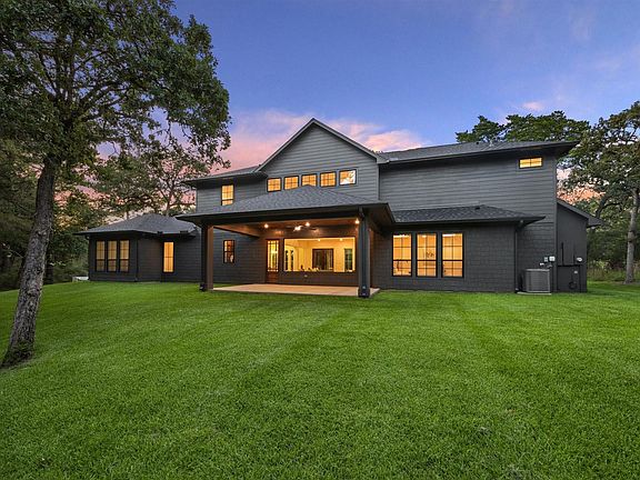 5th image of 211 Saint Andrews Dr