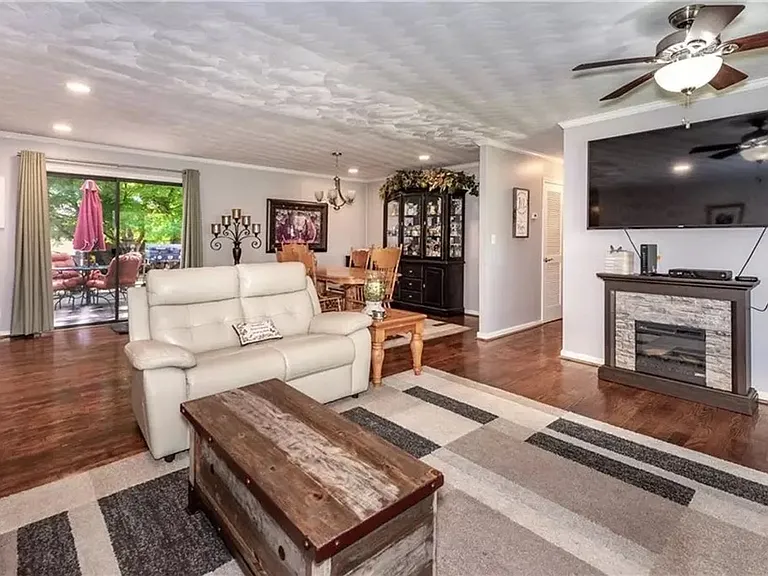 2347 Morgan Rd — Photo 9