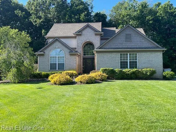 60608 S Lyon Trl, South Lyon, MI 48178