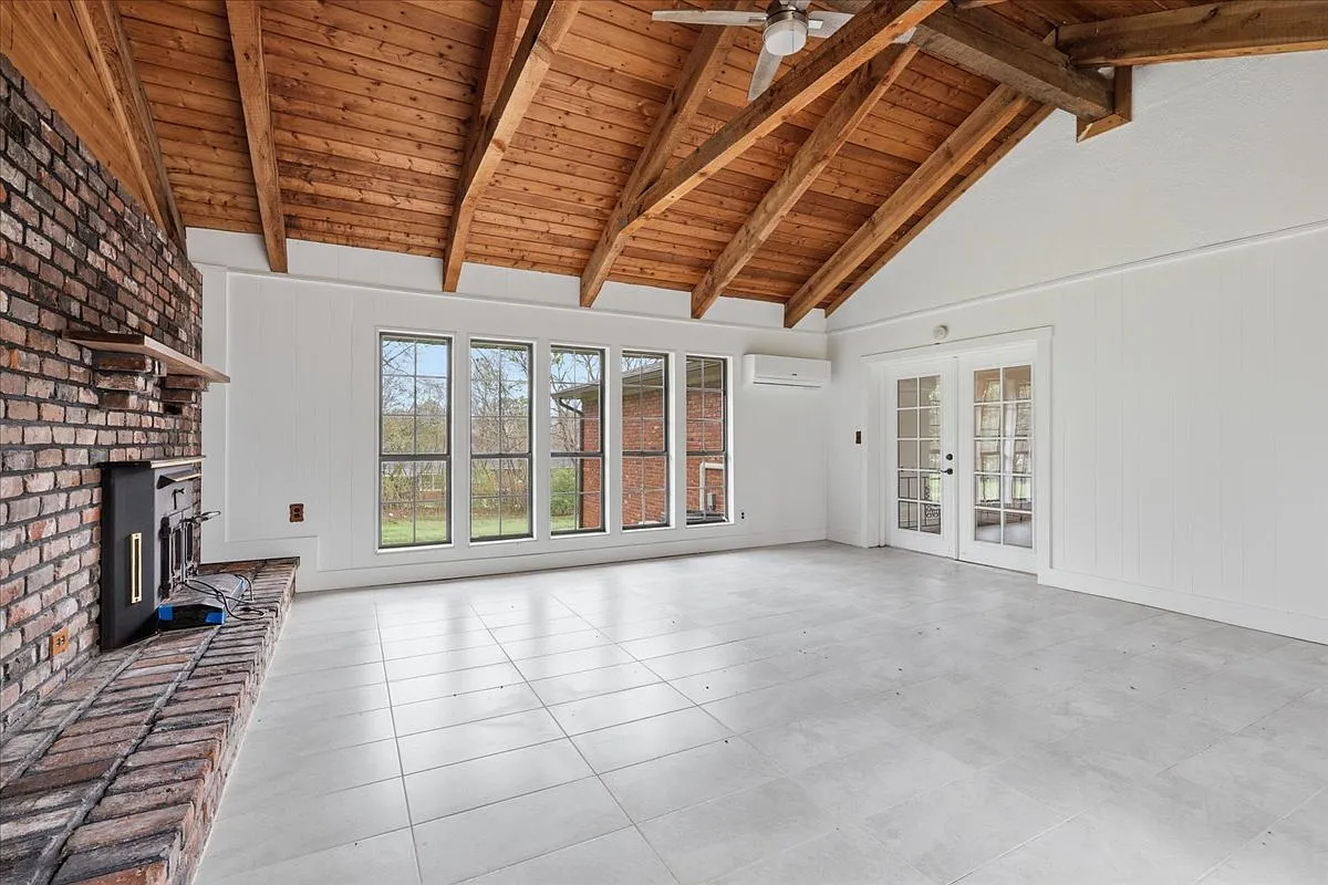 3 bed, 1935 sqft, $2,300 — Photo 3