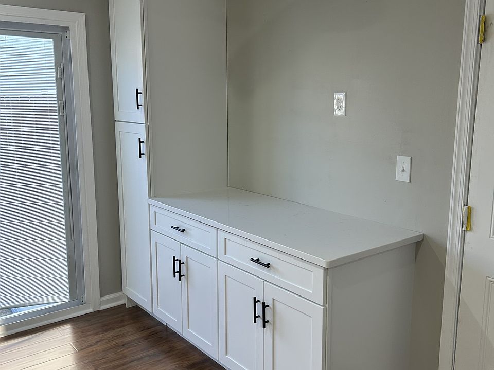1st image of 2108 Fort Belvoir Dr