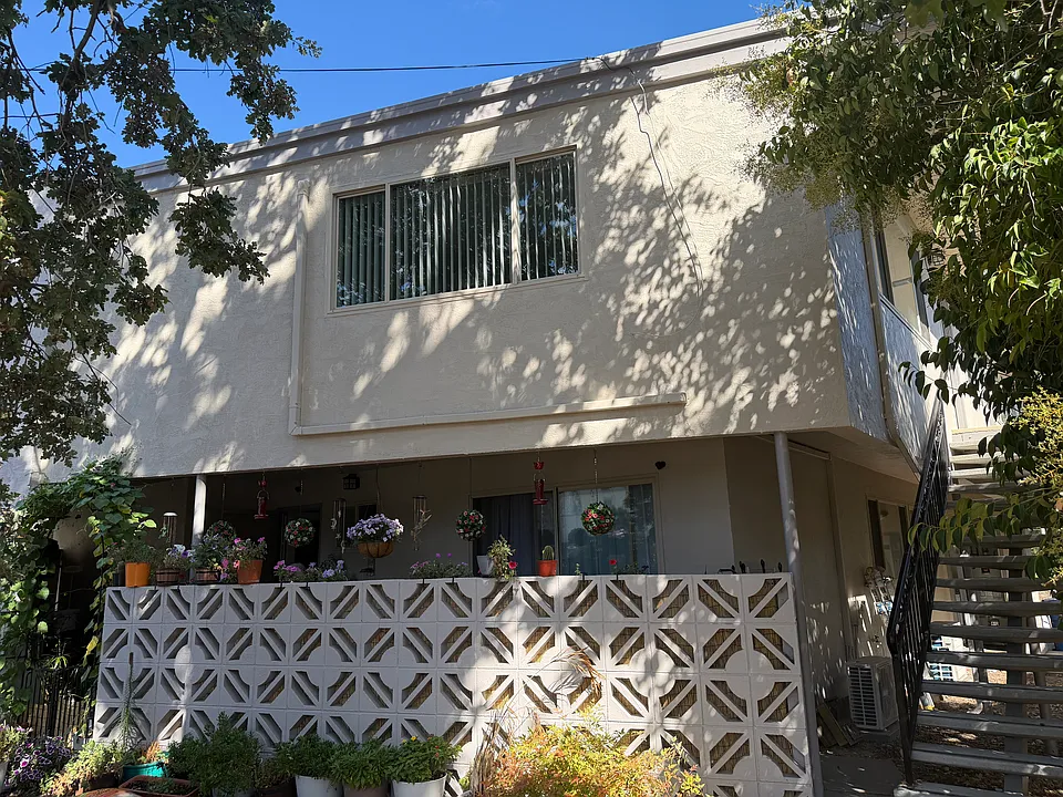 130 Village Ct #3