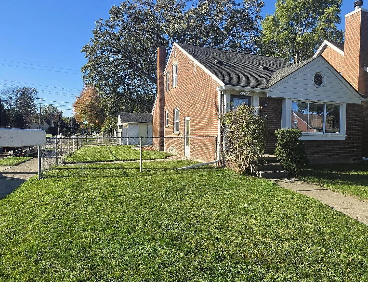 3 bed, 2.5 bath, 1414 sqft, $2,300 — Photo 2