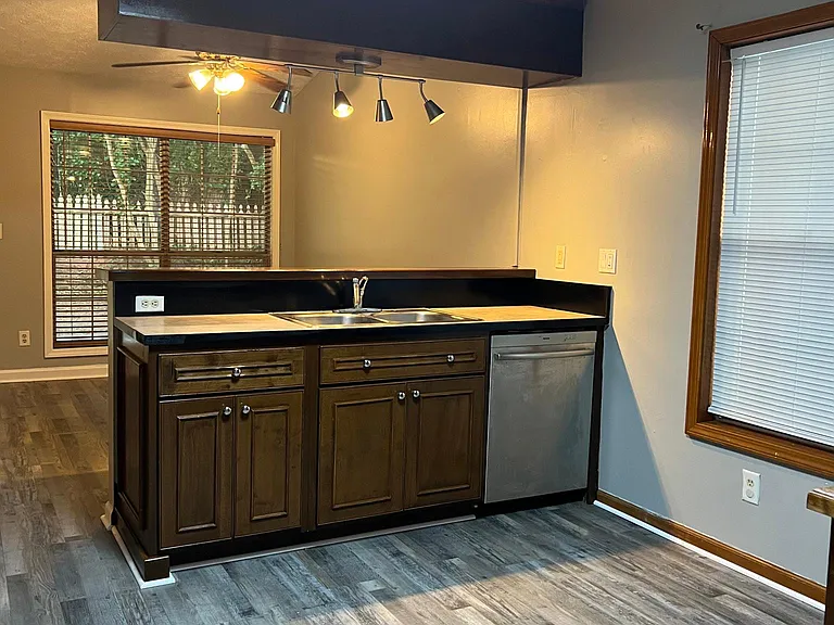 695 Paris Dr — Photo 15