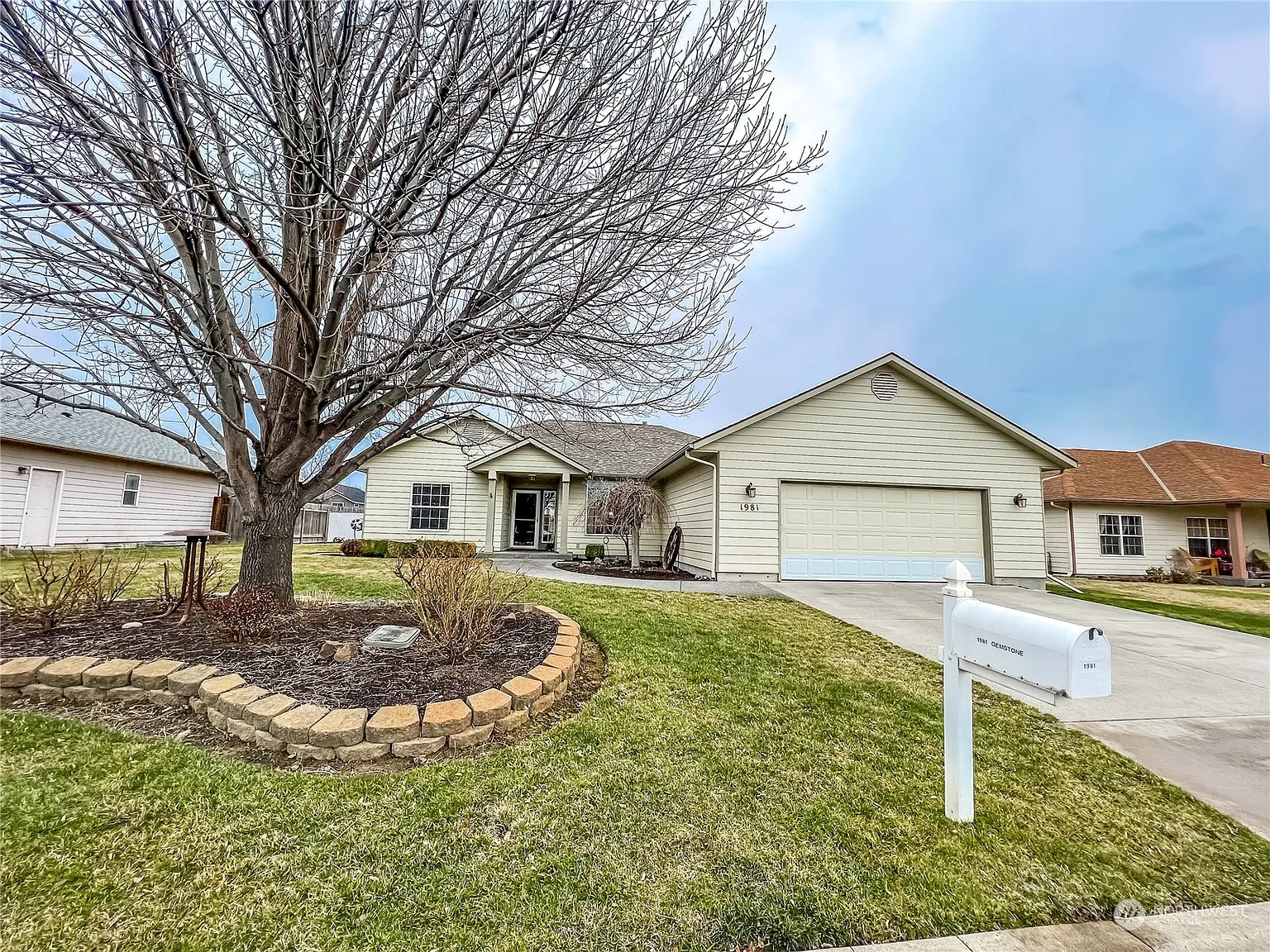 1981 Gemstone Drive photo 1