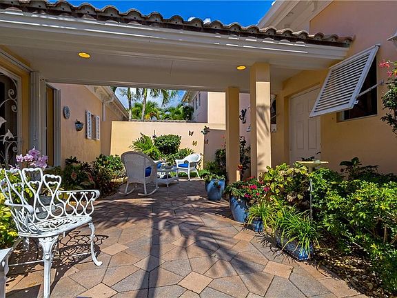 4th image of 1065 Harbor Island Ln