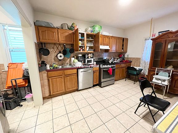 2nd image of 22 Humphreys St #22