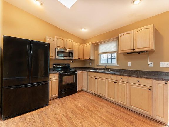 5th image of 4925 Daffodil Cir