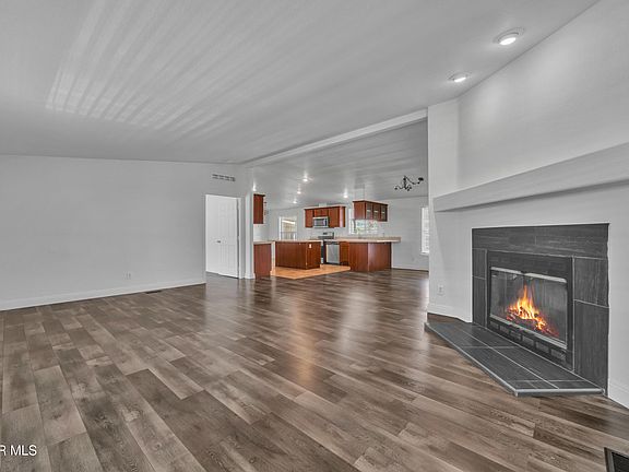 5th image of 1550 20th St W Space 25