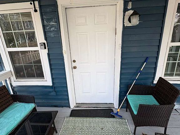 3rd image of 1839 Singleton St