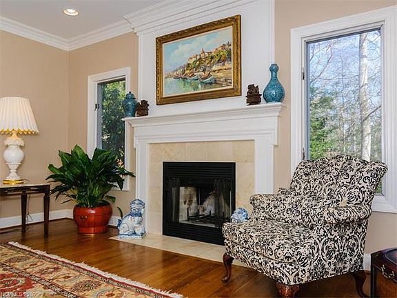 5th image of 21 Crowningway Dr