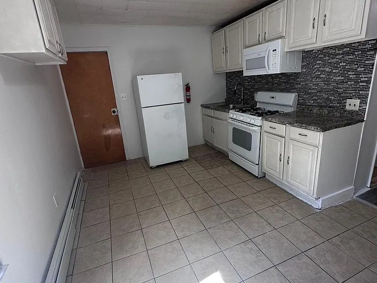 653 Beatty St #2 — Photo 26