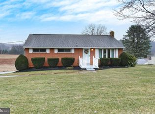 220 White Oak Rd, Red Lion, PA 17356